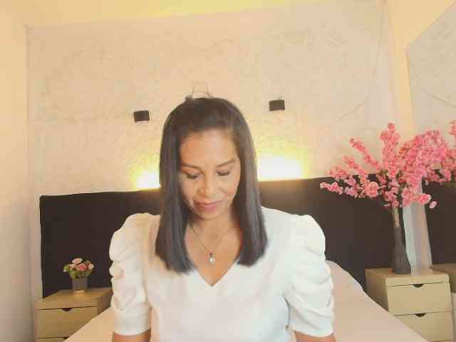 Shanon-mature webcam