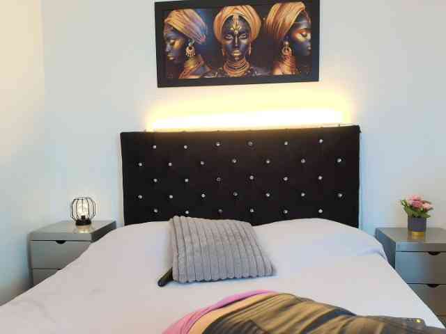 Shanon-mature webcam