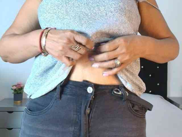 Shanon-mature webcam