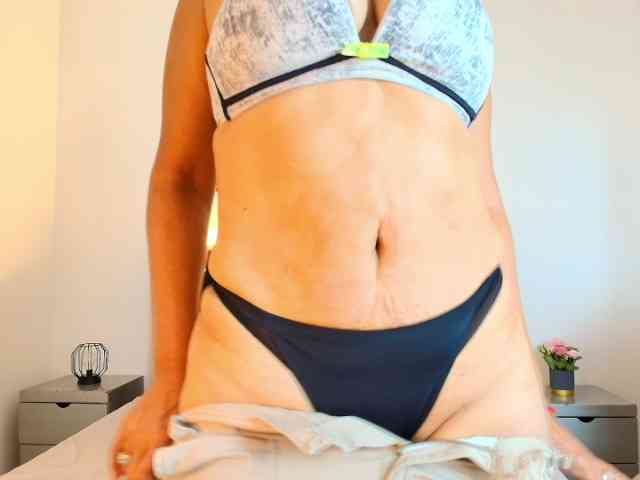 Shanon-mature webcam