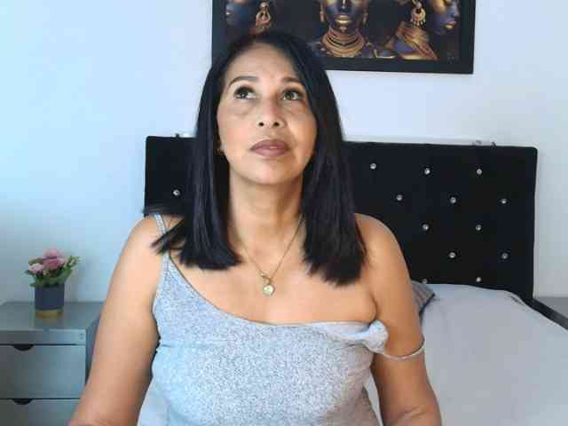 Shanon-mature webcam