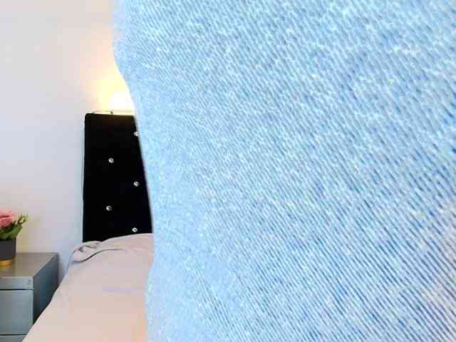 Shanon-mature webcam