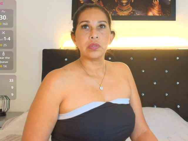 Shanon-mature webcam