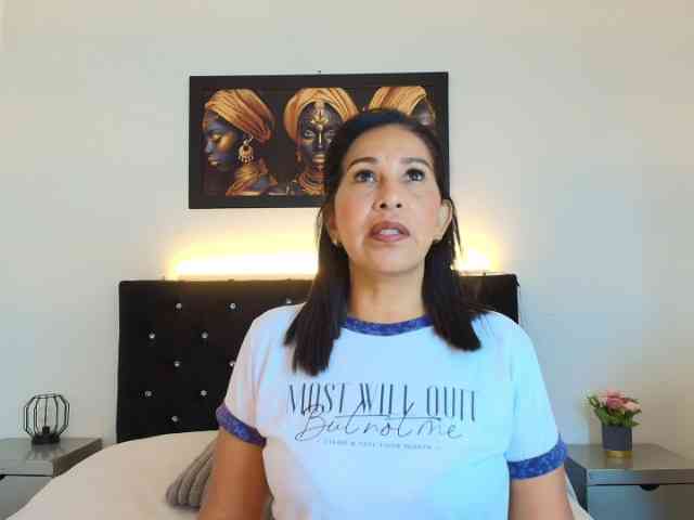 Shanon-mature webcam