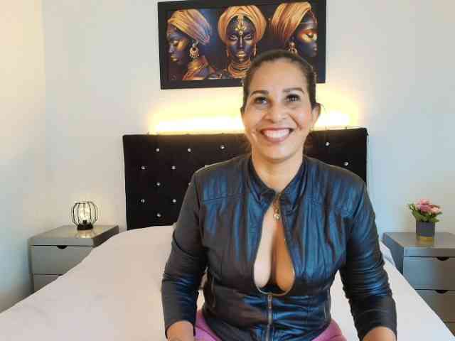 Shanon-mature Live Webcam on BongaCams