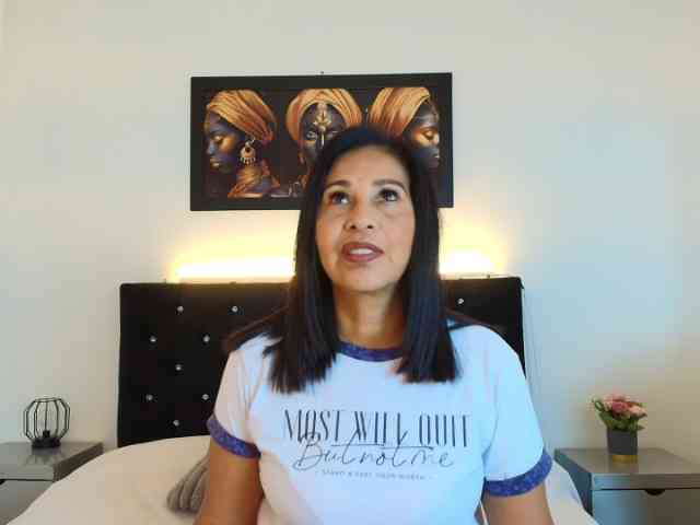 Shanon-mature webcam