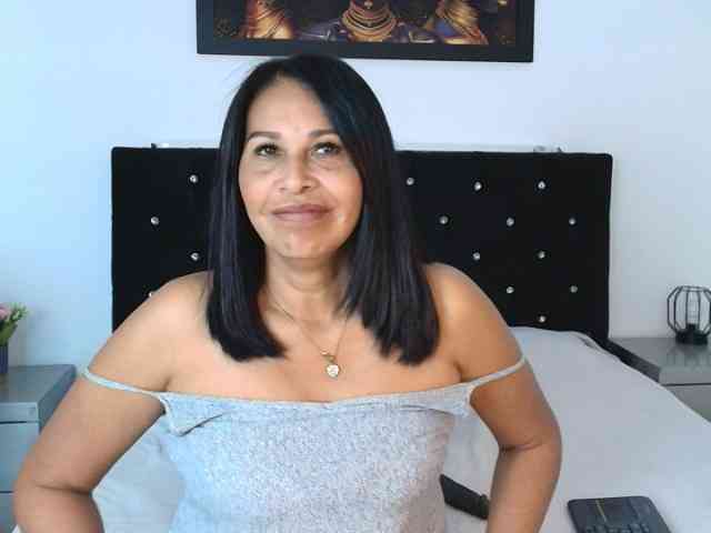 Shanon-mature webcam