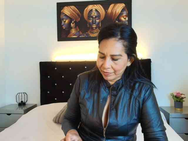 Shanon-mature webcam