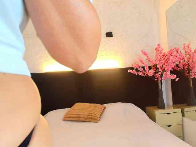 Shanon-mature webcam