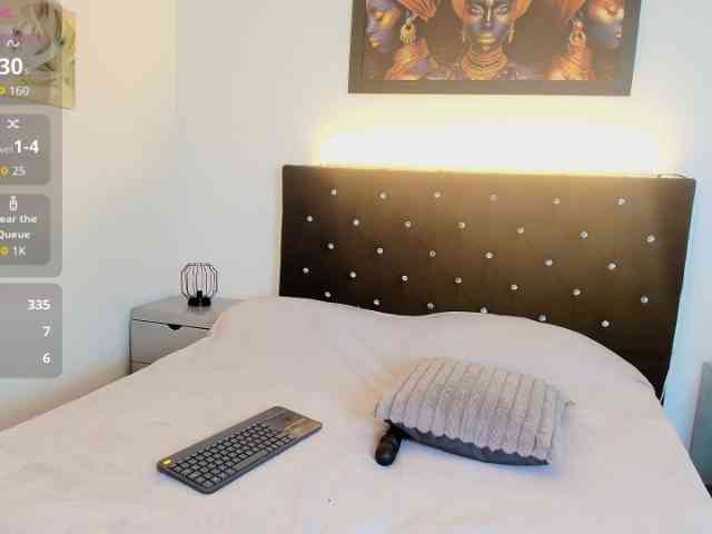 Shanon-mature webcam