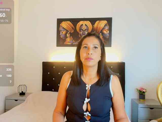 Shanon-mature webcam