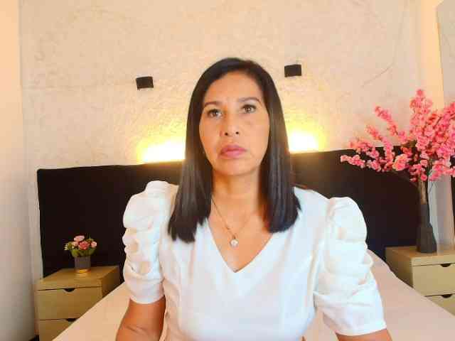 Shanon-mature webcam