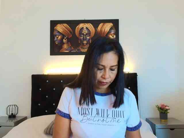 Shanon-mature webcam