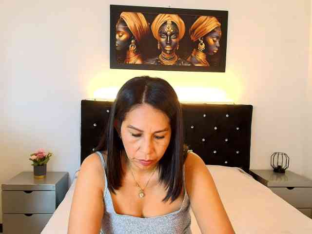 Shanon-mature webcam