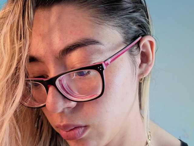 Charlotte-glasses's BongaCams show and profile