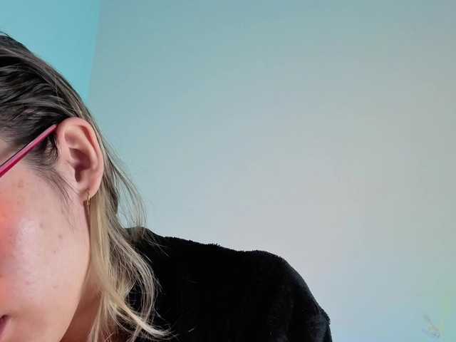 Charlotte-glasses's BongaCams show and profile