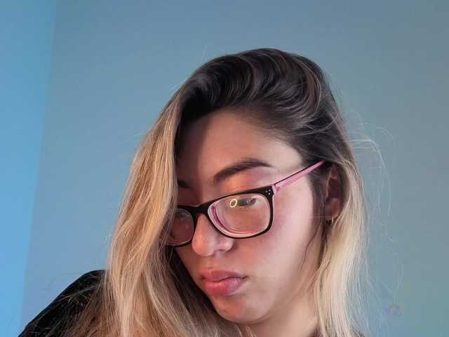 Charlotte-glasses's BongaCams show and profile