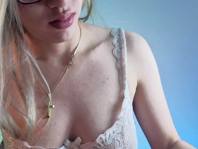 Charlotte-glasses's BongaCams show and profile