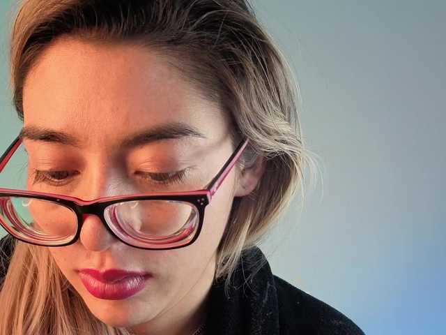 Charlotte-glasses's BongaCams show and profile