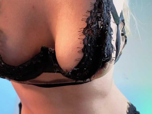 Charlotte-glasses's BongaCams show and profile