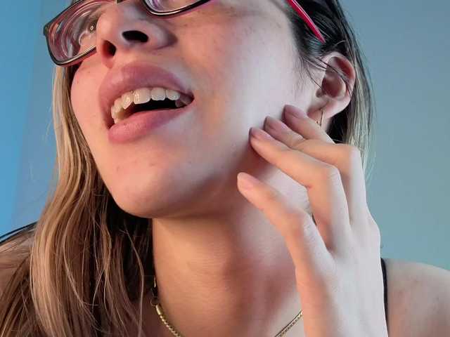 Charlotte-glasses's BongaCams show and profile