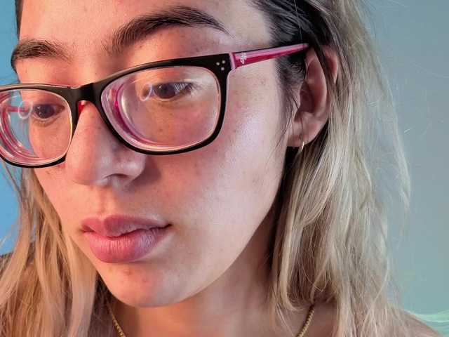 Charlotte-glasses's BongaCams show and profile