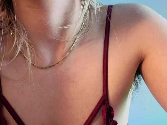 Charlotte-glasses's BongaCams show and profile