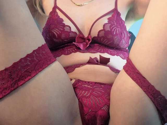 Charlotte-glasses's BongaCams show and profile