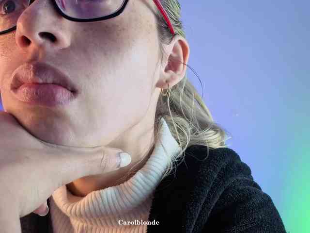 Carolblonde webcam