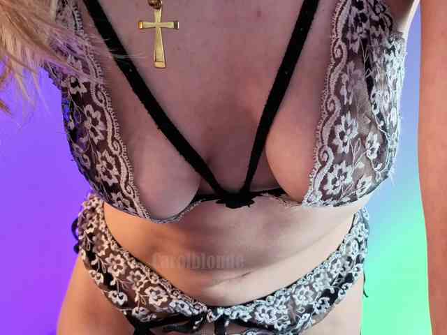 live videochat Charlotte-glasses