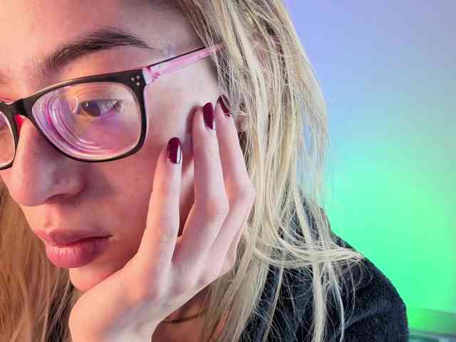 sexy chatroom Charlotte-glasses
