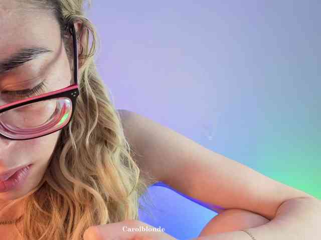 Carolblonde webcam