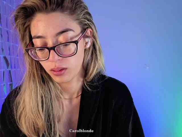 Carolblonde webcam