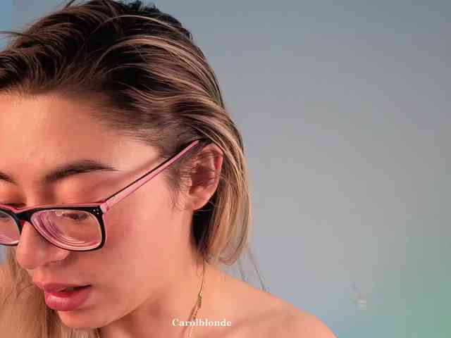 Carolblonde webcam