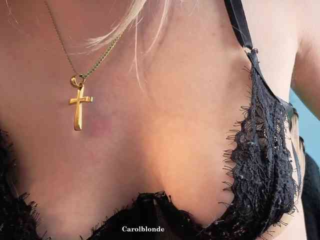 Carolblonde webcam