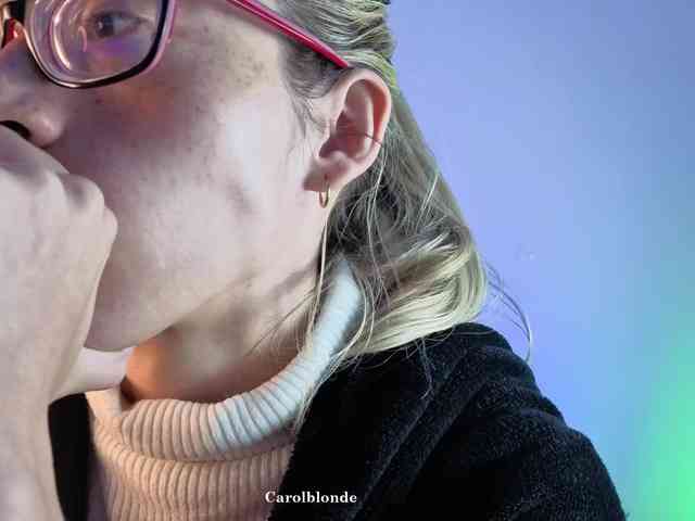 Carolblonde webcam