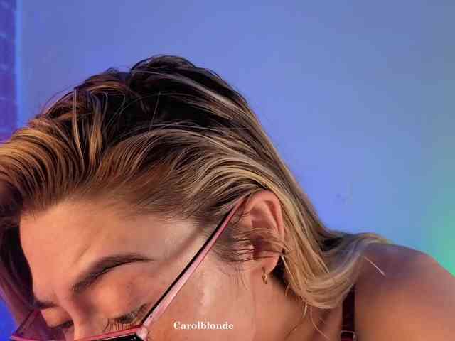 Carolblonde webcam