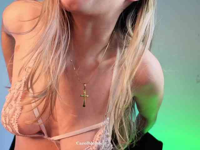 Carolblonde webcam