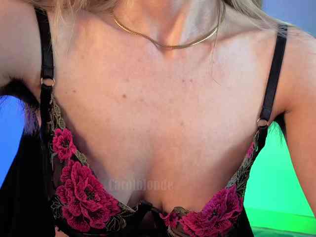 Carolblonde webcam