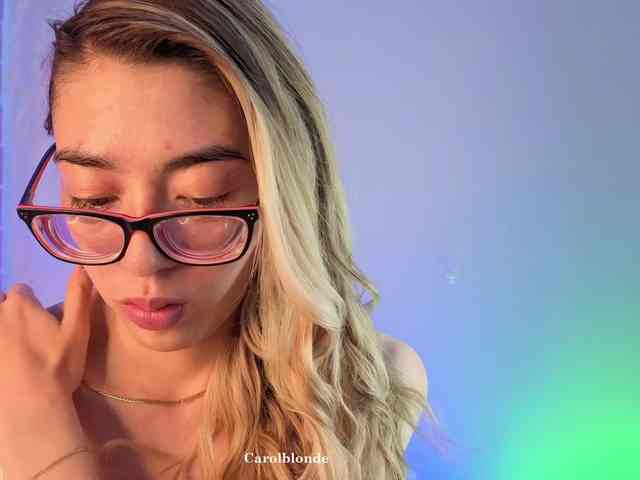 Carolblonde webcam