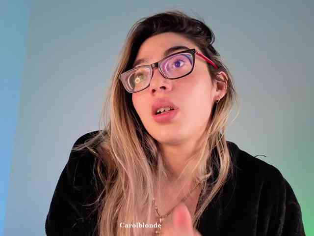 Carolblonde webcam