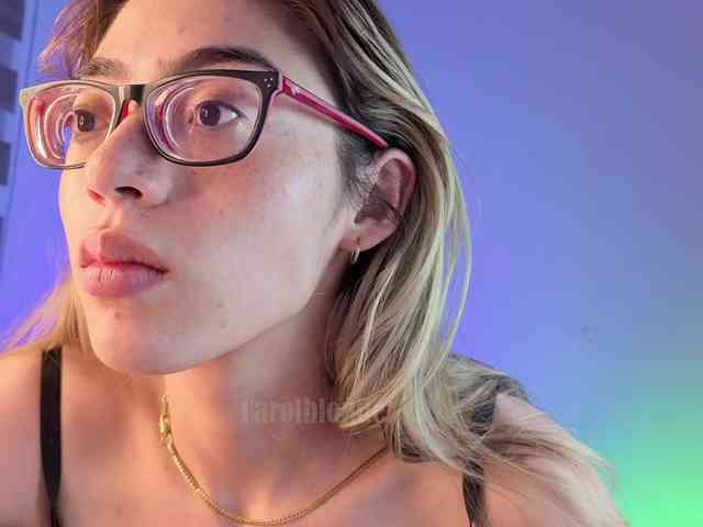 Carolblonde webcam