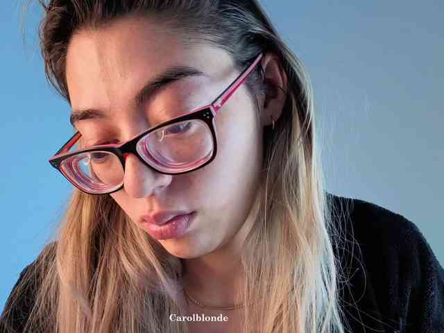 Carolblonde webcam
