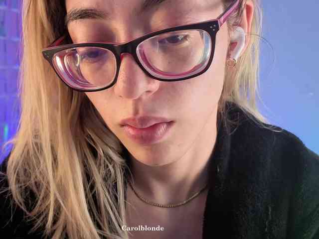 Carolblonde webcam