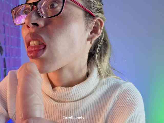 Carolblonde webcam