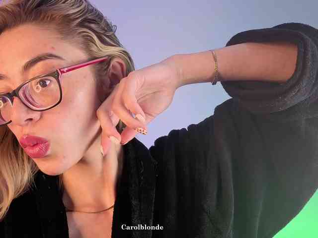 Carolblonde webcam