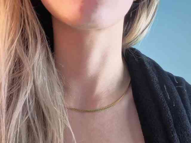 Charlotte-glasses Live Webcam on BongaCams