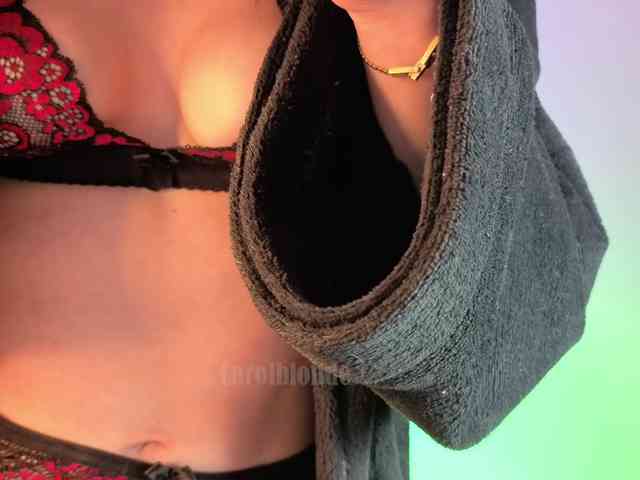 Carolblonde webcam