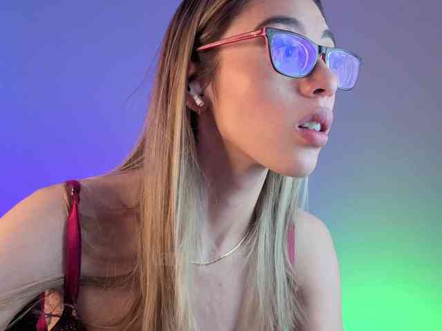Charlotte-glasse... Live Webcam on BongaCams