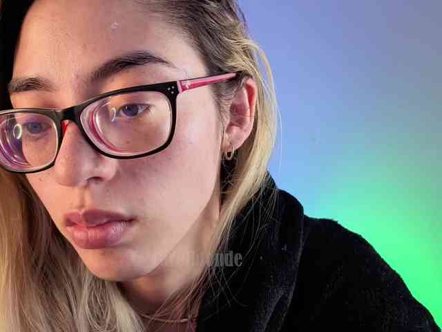 chatting live Charlotte-glasses
